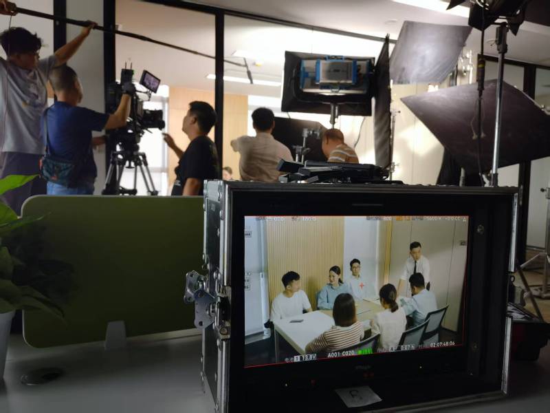 濮阳县TVC拍摄公司：科技产品视觉化大师，诠释未来感与功能美学